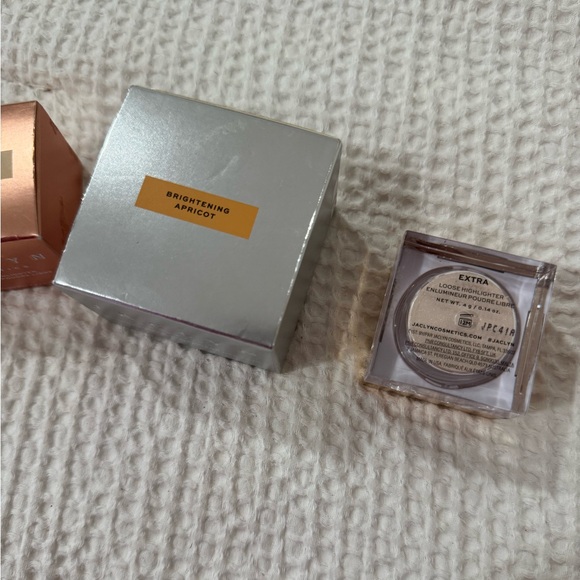 Jaclyn Cosmetics Loose Highlighter and Under Eye Powder - Picture 4 of 4